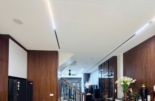 Bán nhà Nguyễn Văn Cừ, Long Biên 50m² x 5 tầng, phân lô, ô tô ở ngay. Dưới 10.9 tỷ